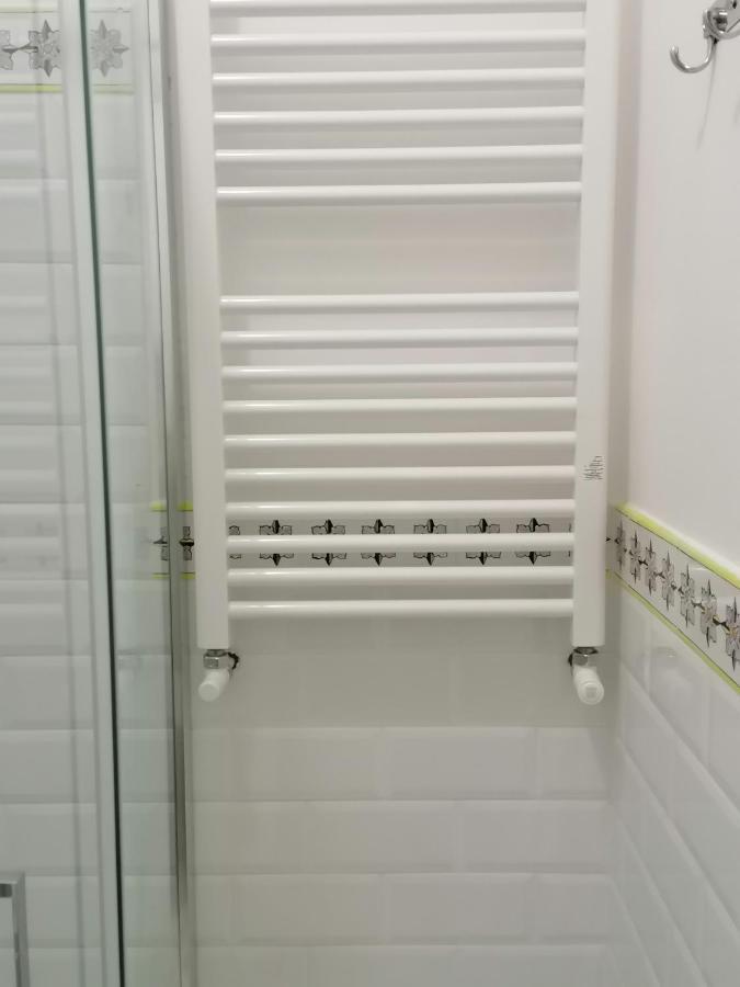 B&B Renella Caserta Bagian luar foto